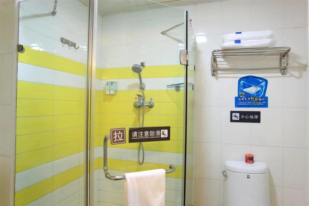 7 Days Inn Guangzhou Exteriör bild
